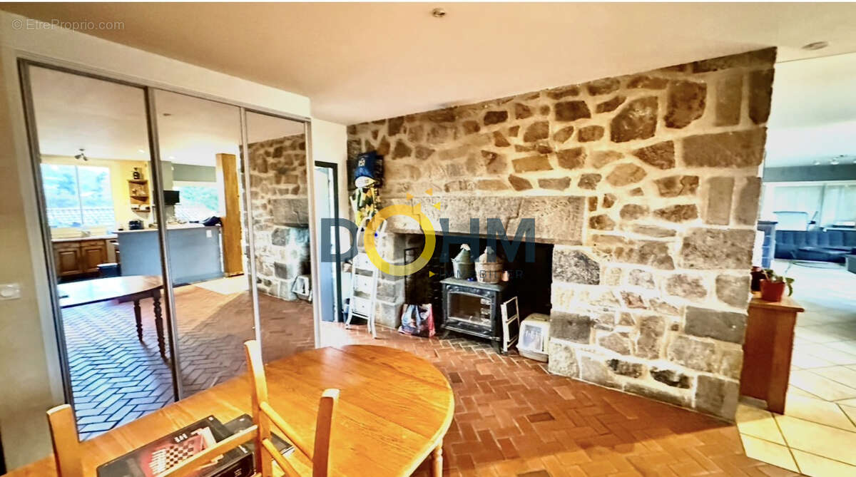 Ensemble immobilier d'exception à Brioude   Plus de 1 700 m2 bâtis sur 7 700 m2 de terrain - photo 19