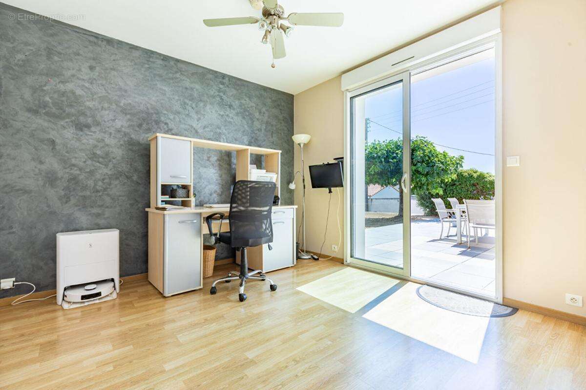Maison Mouzillon 6 P . 4 Chs . Bureau . 177.85 M² . Double garages . T 1153 M² . Sous-sol - photo 12