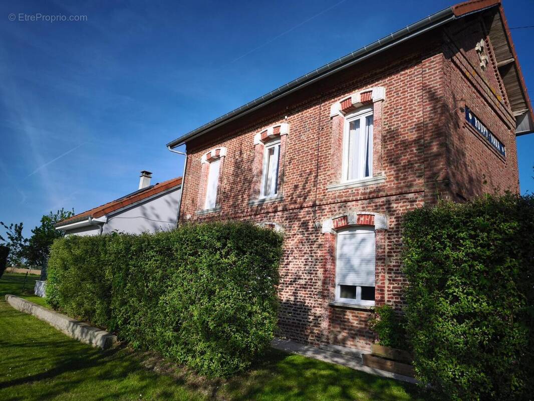 Photo 1 - Maison à ETREILLERS
