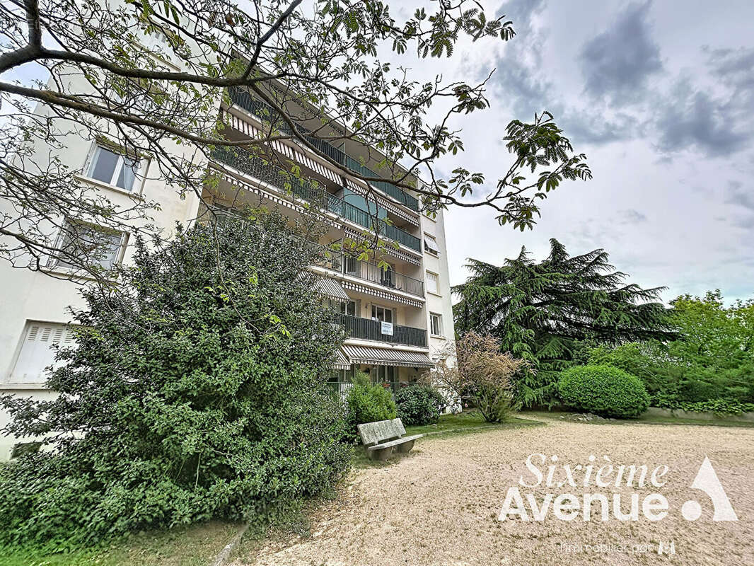 Appartement à BRON