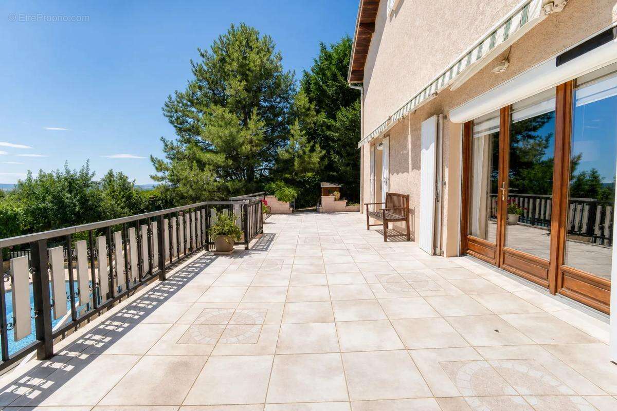 Maison familiale de 170 m² avec piscine à Primarette - photo 21