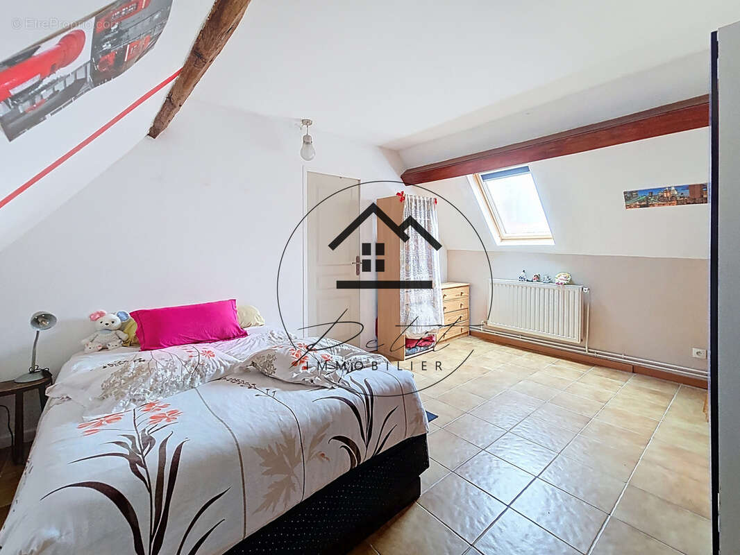 Maison à LACHAPELLE-SAINT-PIERRE
