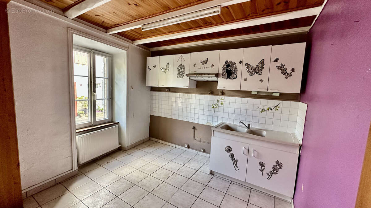 Maison à CHAMPAGNAC-LE-VIEUX