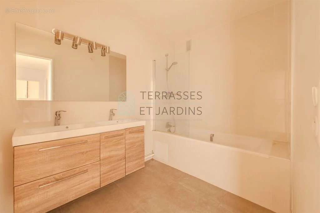 Appartement à PARIS-19E