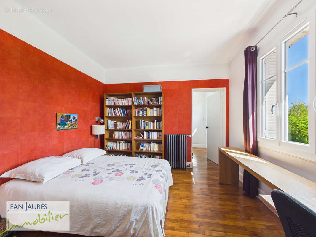 SAINTE-SAVINE   Maison familiale de charme, 4 chambres et beaux volumes ! - photo 9