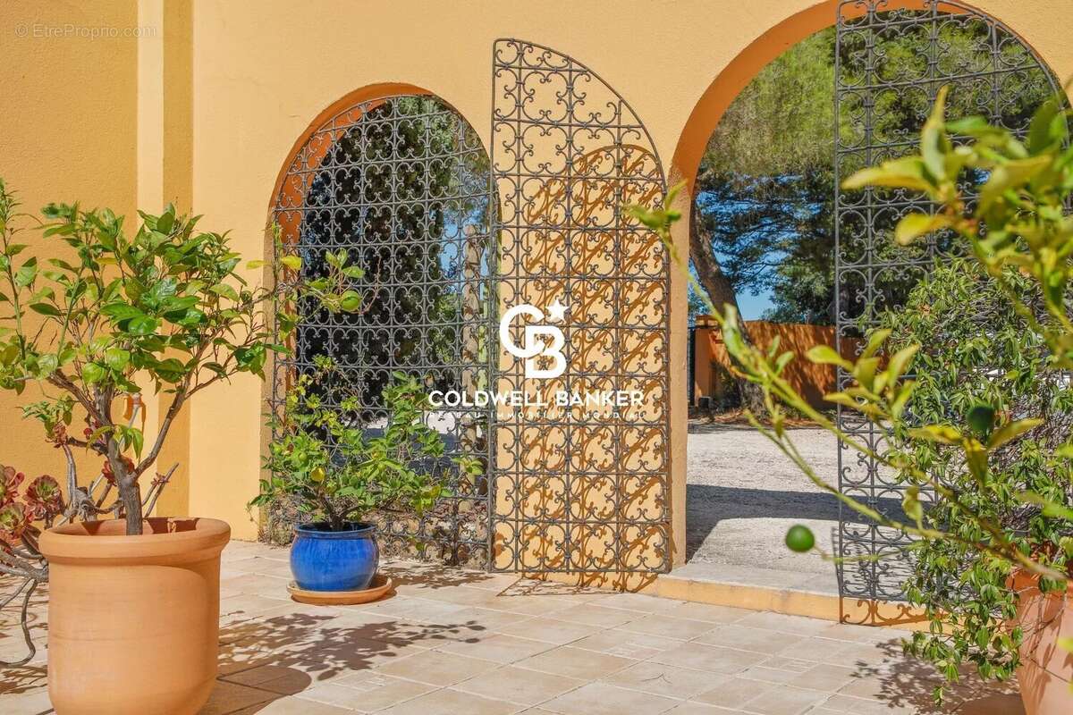 Maison à BORMES-LES-MIMOSAS