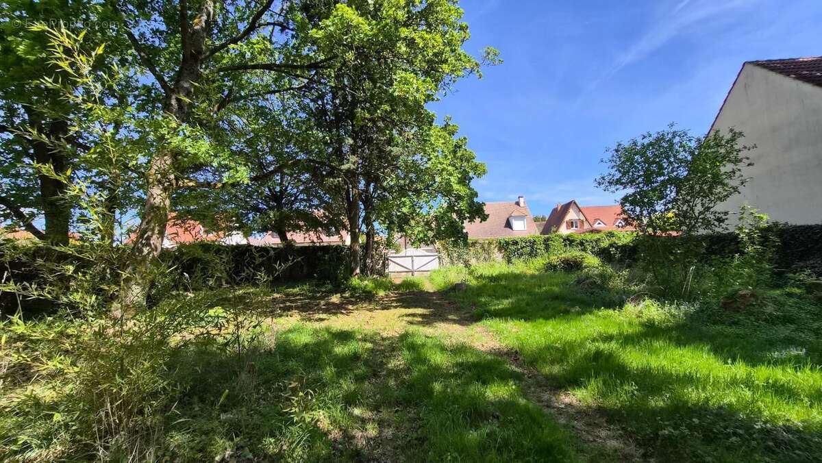T10, 285 m², combles 100 m², dépendances, terrain 1124 m² - photo 7