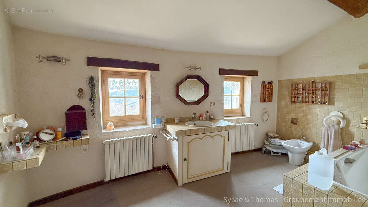 Maison à LES ANGLES