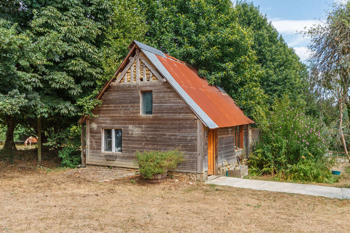 Manche : Maison en pierre de 3 chambres avec studio, écuries et terrain. - photo 17