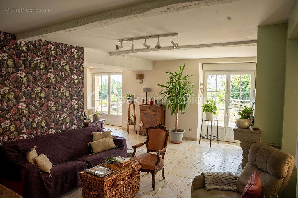 Maison familiale de 141m² sur 5580m² de terrain sur les hauteurs de La Frette avec vue magnifique ! - photo 10