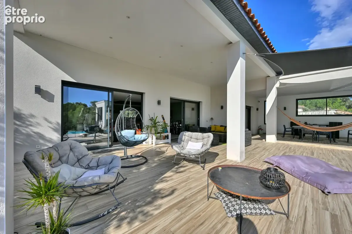 Maison contemporaine de plain-pied avec piscine et vue dégagée sur 3000m2 de parcelle - photo 13