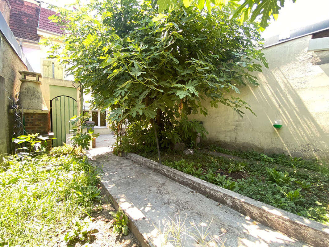 Maison à vendre à Brunstatt - 5 pièces, au calme - terrasse et jardinet - cave - photo 16