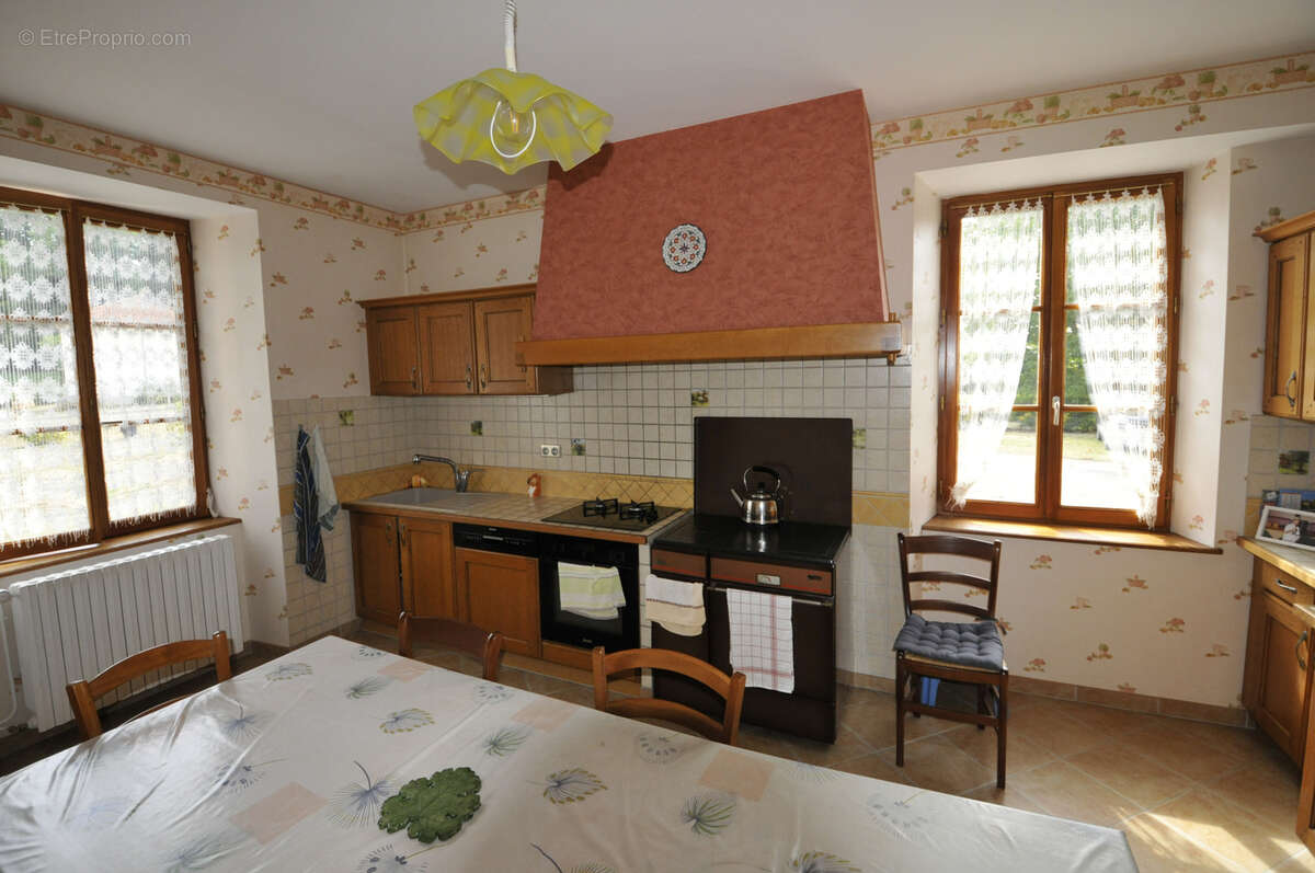 Maison à SAINT-PRIEST-LIGOURE