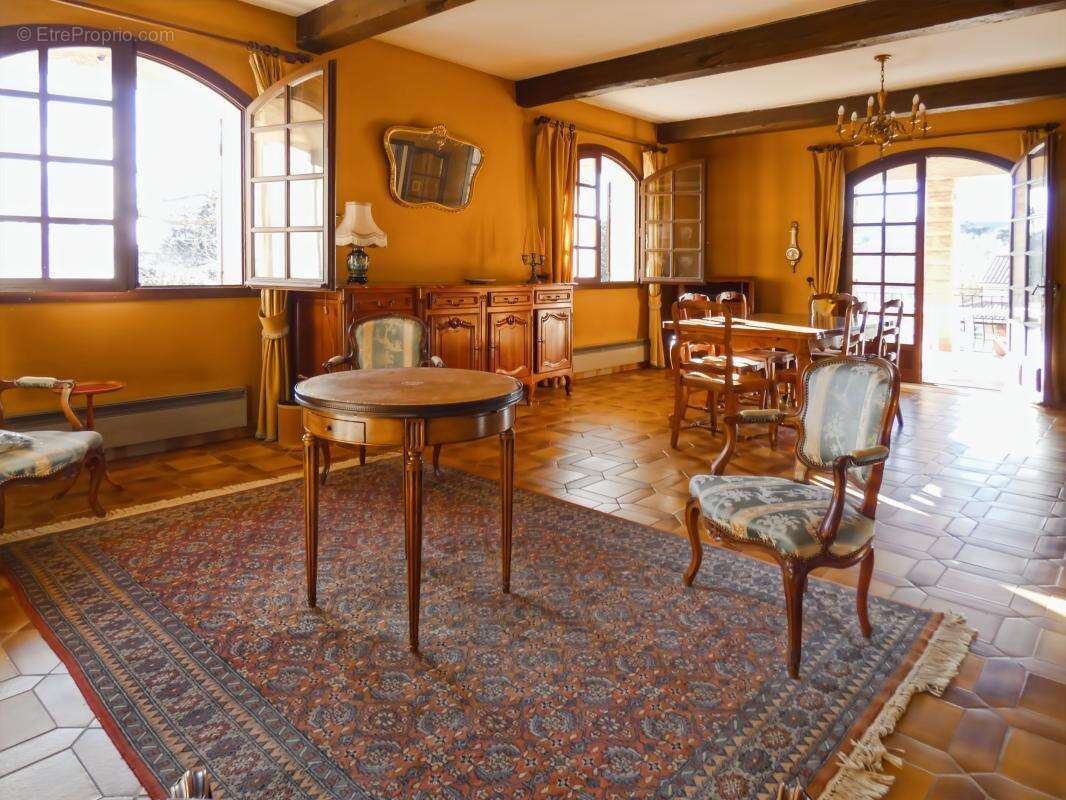 Volumes Généreux et Sérénité aux Portes de la Ville : 267m2 sur terrain de 1785 m2, idéale famille et activité professionnelle - photo 14