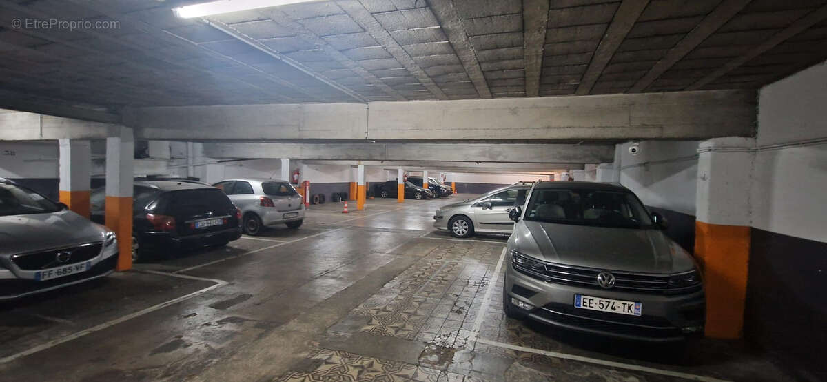 Commerce à MARSEILLE-5E