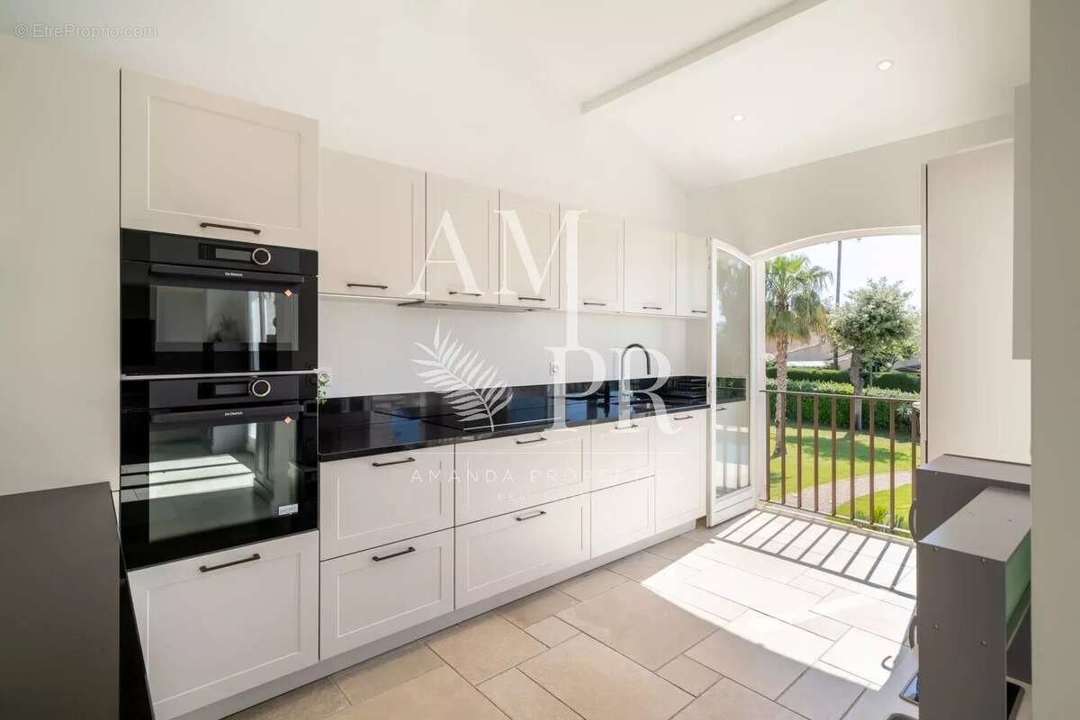 Cannes Californie – Élégance Contemporaine et Vue Mer d’Exception dans un Domaine Privé - photo 12