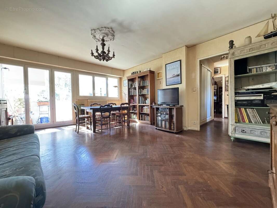 Appartement à MARSEILLE-9E