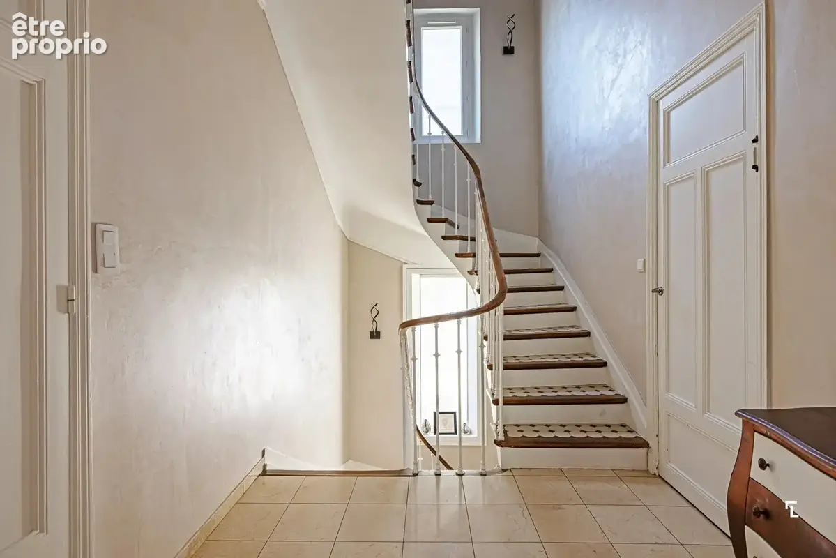 L’INSOUPÇONNÉE - Maison T7 de 325m2 - Jardin - 13008  Carré d'or - photo 11