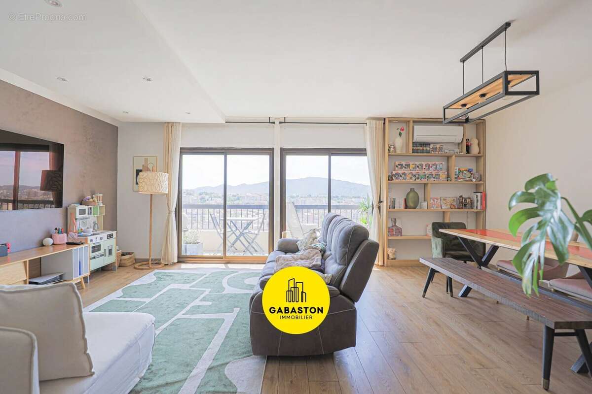 Appartement à MARSEILLE-4E