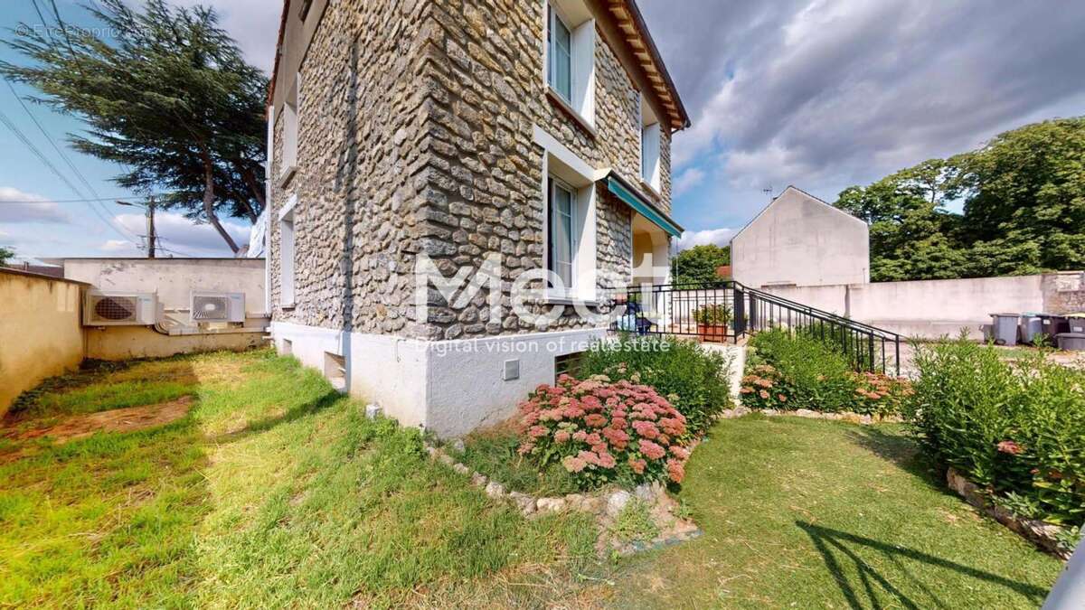 Maison à LE MEE-SUR-SEINE