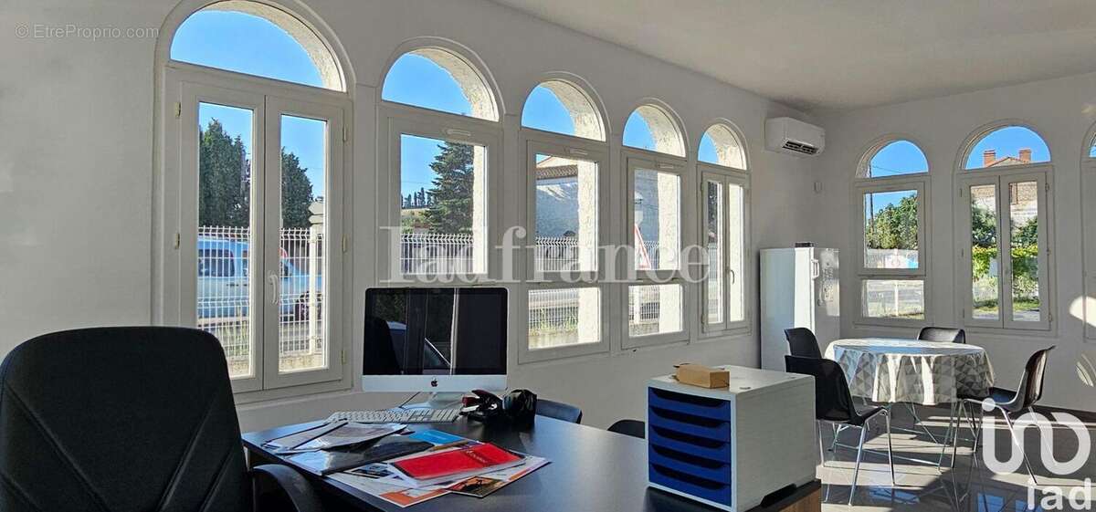 Photo 6 - Commerce à VILLEMOLAQUE