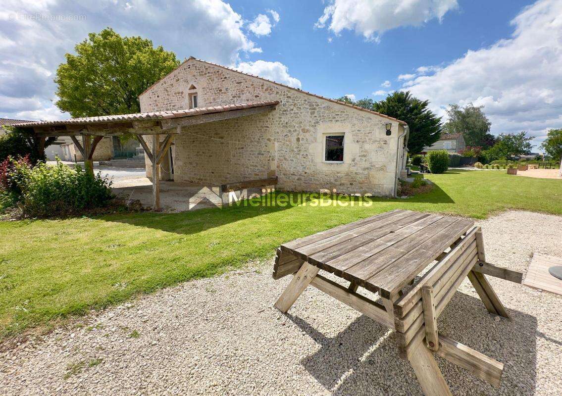 Maison à SAINTES