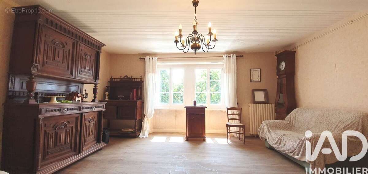 Maison 135 m² à Palazinges  - photo 4