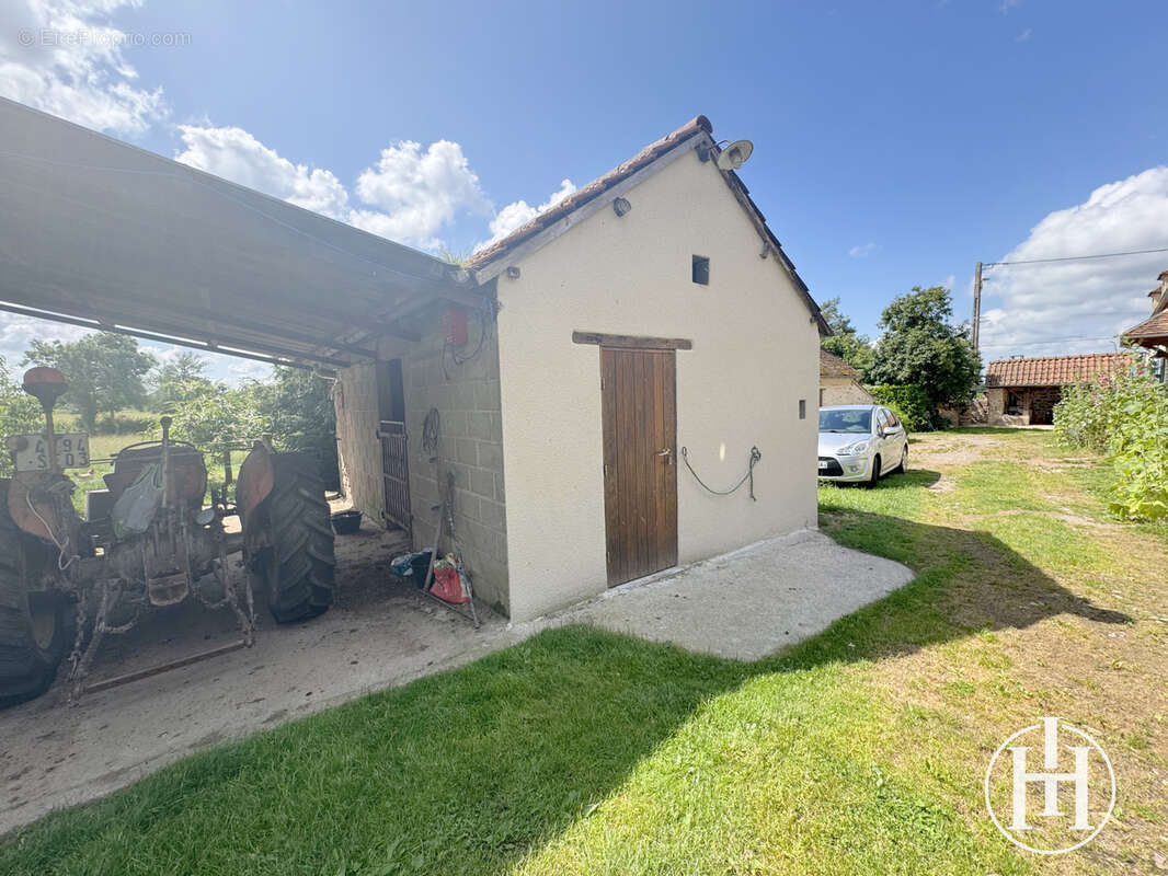 Maison à SAINT-BONNET-TRONCAIS