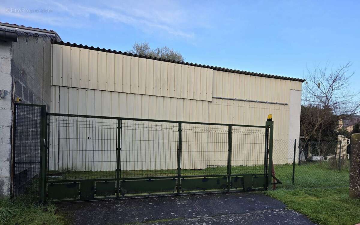 6867837669686983899 - Parking à NIORT