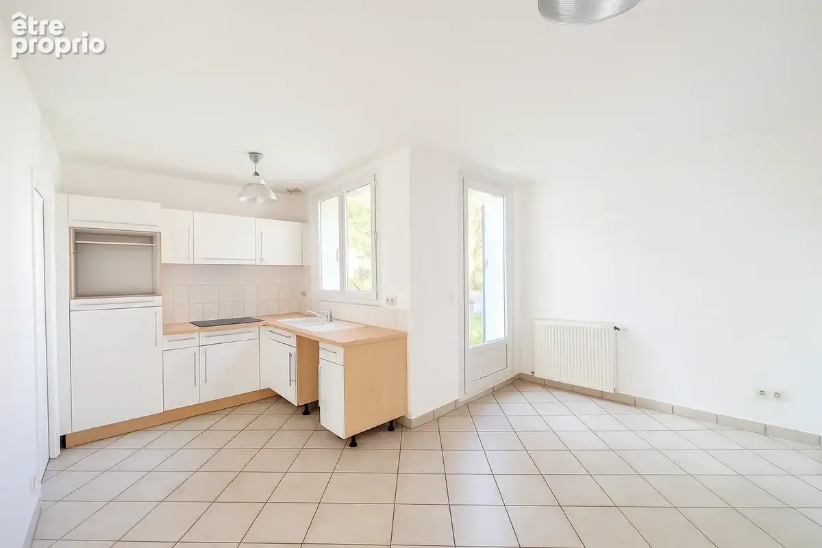 Savigny-le-Temple Bourg   Plain-pied 104 m2   Séjour 36 m2 sud   Jardin & garage   Potentiel - photo 3