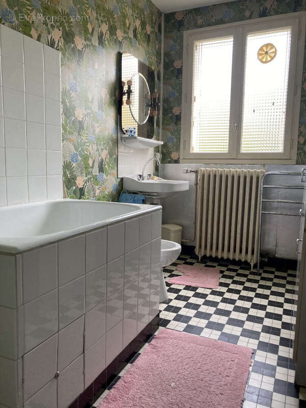 Maison à DONVILLE-LES-BAINS