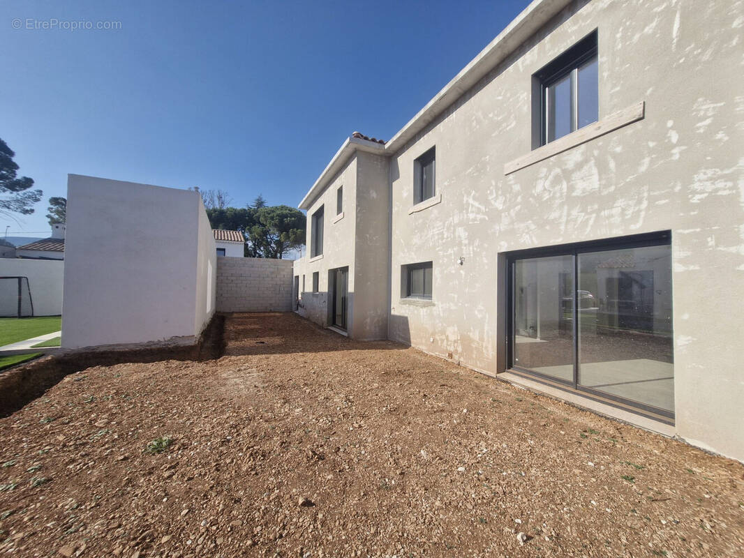 Appartement à CUERS