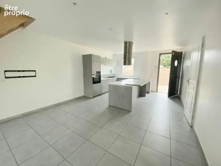 Villa recente  de type 5 sh 95 m2 sur une parcelle de terrain clos de 308 m2 miramas - photo 4