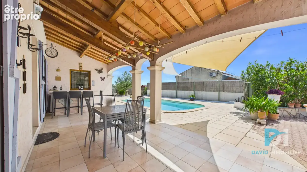 Elégante villa avec piscine sur les hauteurs - 4 chambres 164 m2 sur 610 m2 de terrain - photo 3