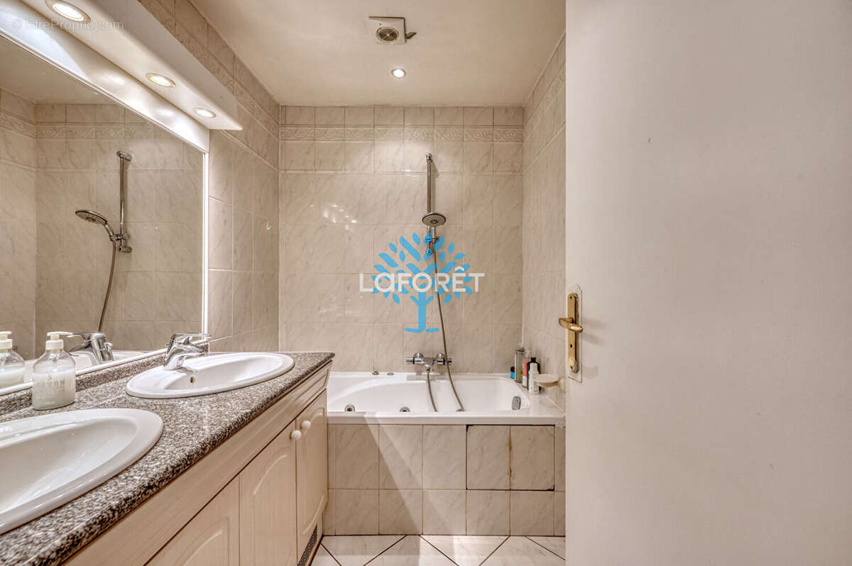 Appartement à SURESNES