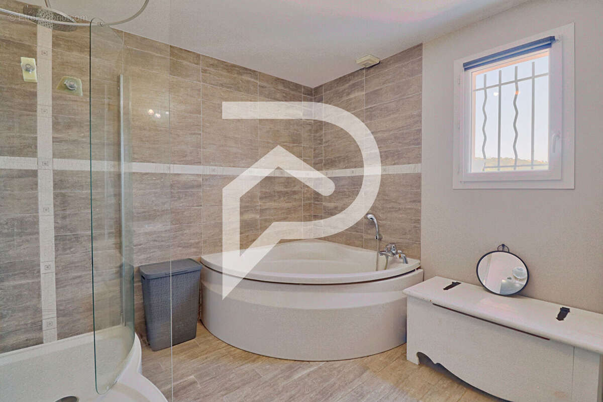 Maison à GREOUX-LES-BAINS