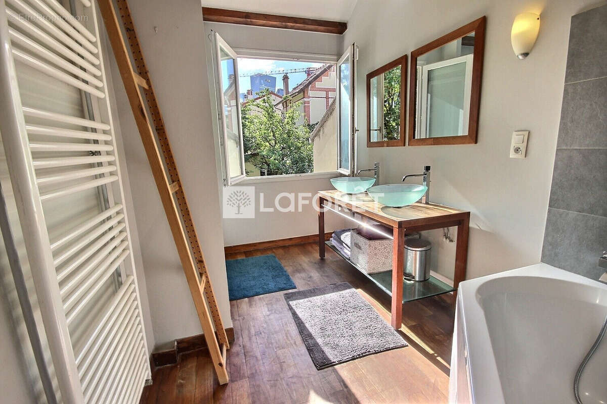 Maison à COURBEVOIE