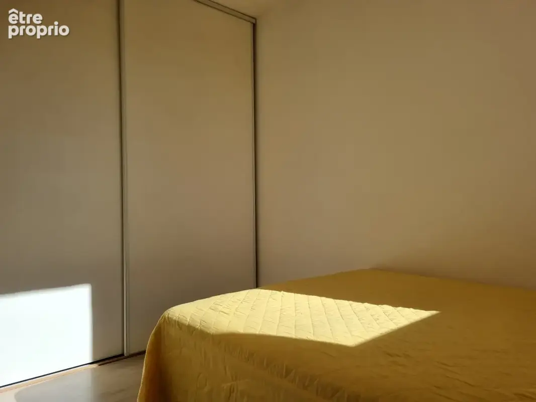 A vendre - gruissan - secteur calme - appartement tres lumineux - 6 couchages - vue port - photo 5