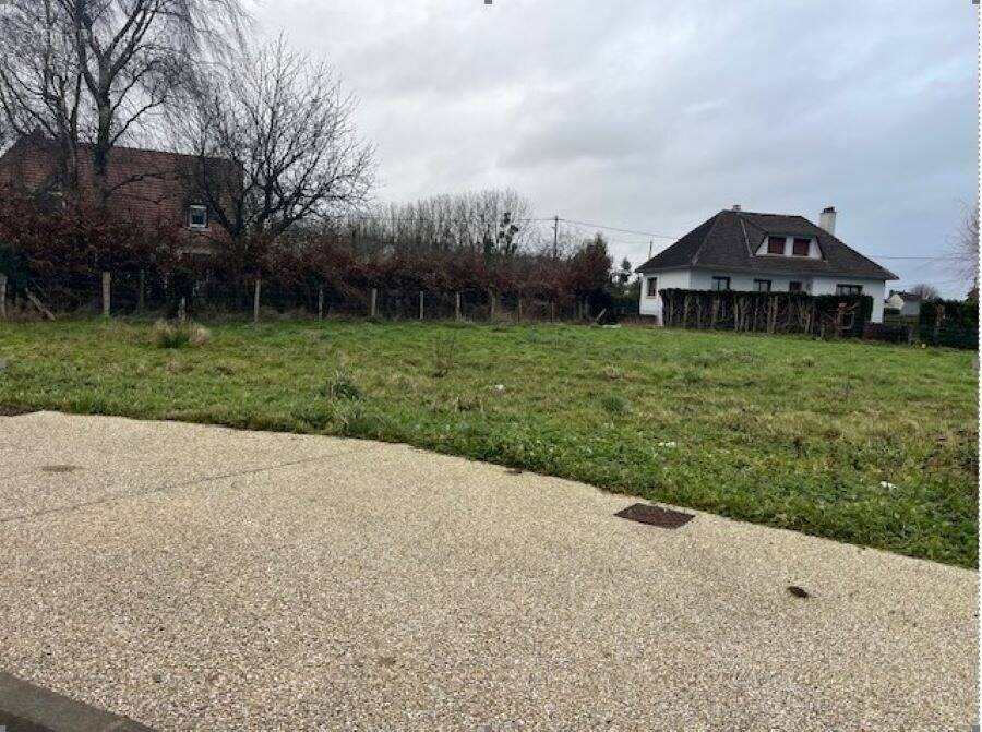 Terrain à SAINT-PIERRE-DE-VARENGEVILLE