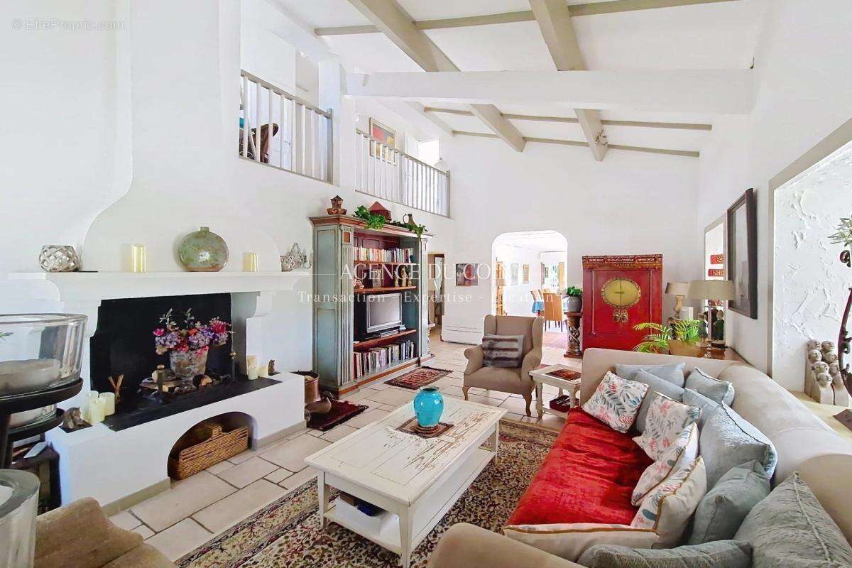 Maison à LE MUY