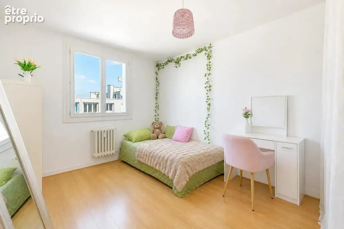 94 m² - 3 chambres - Balcon - Parking - Cave - Ascenseur - photo 9