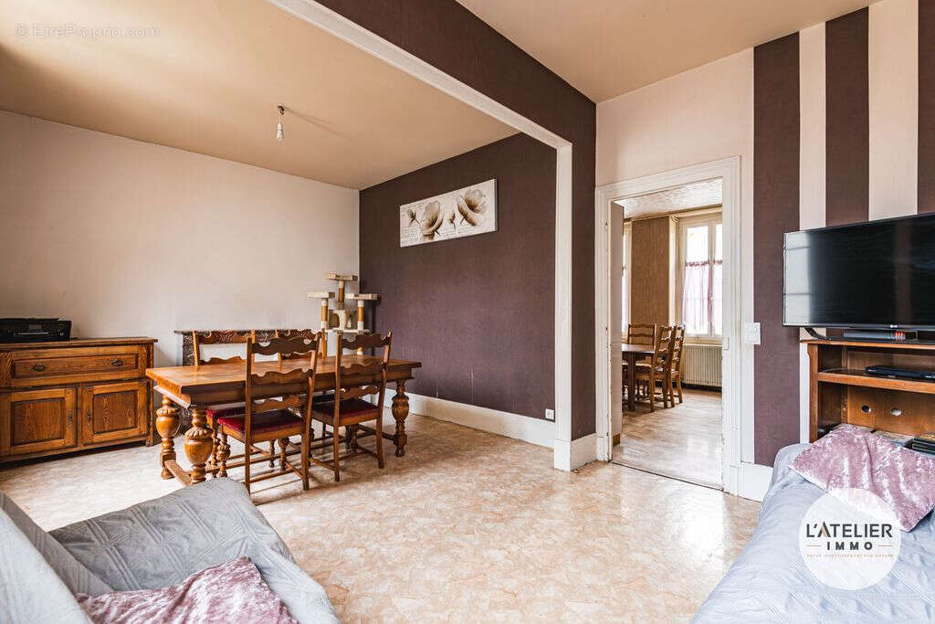Maison à AY