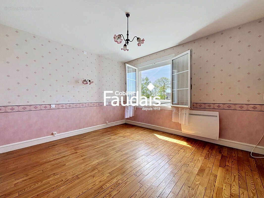 Maison à SOULLES
