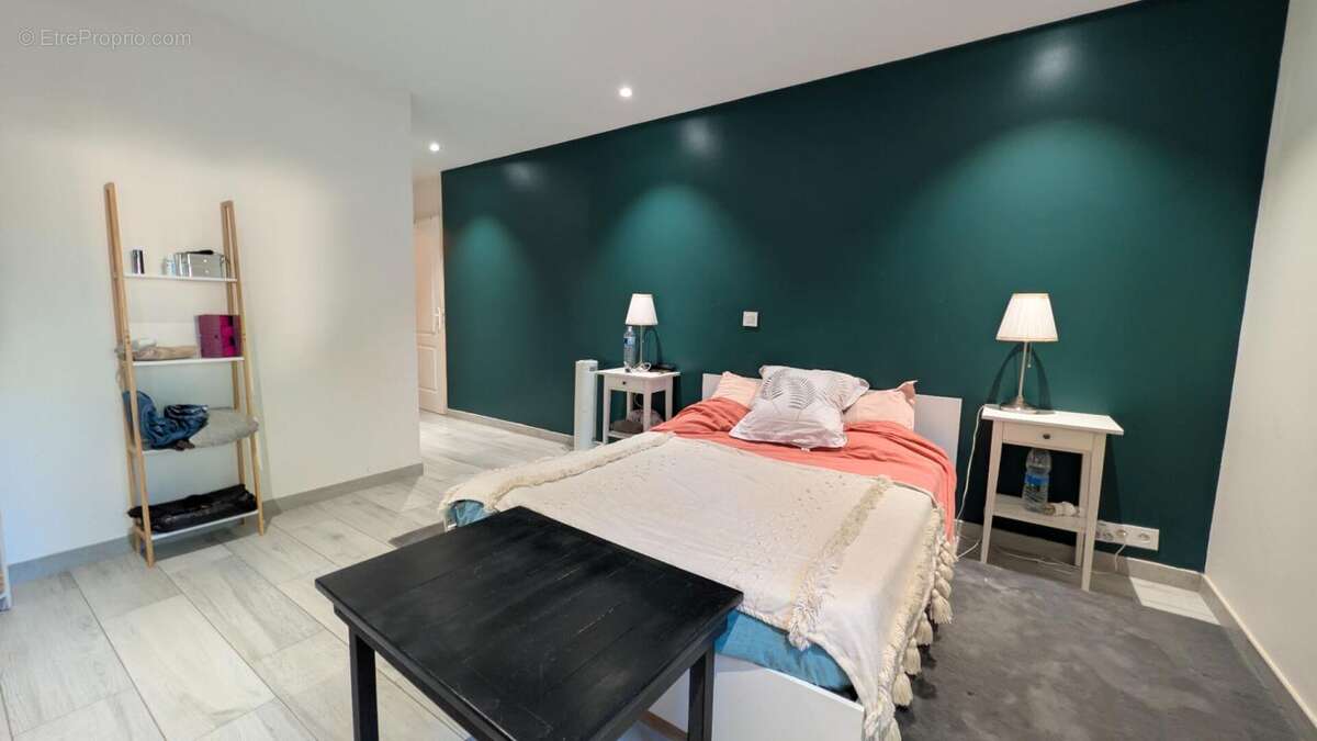 Maison  en pierre de 165 m2  de plain pied rénovée - photo 8