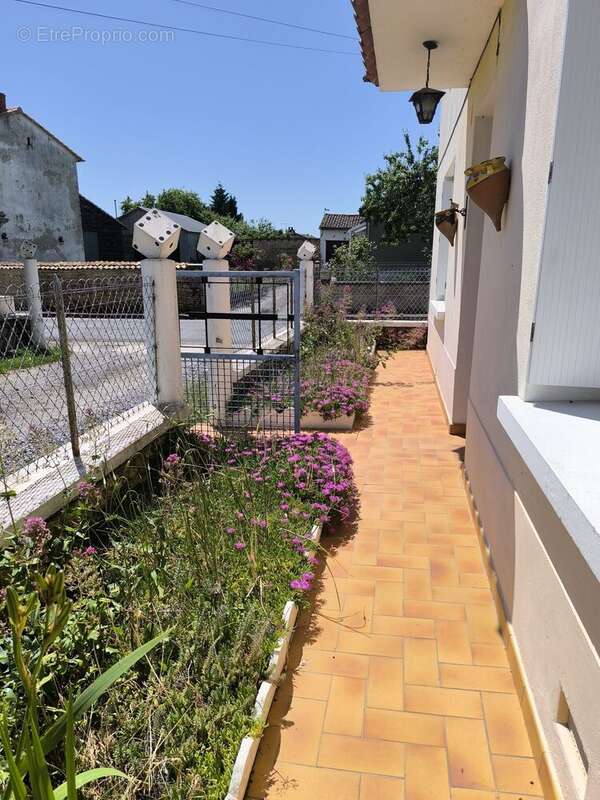 Maison 99 m² à Maire-Levescault  - photo 6