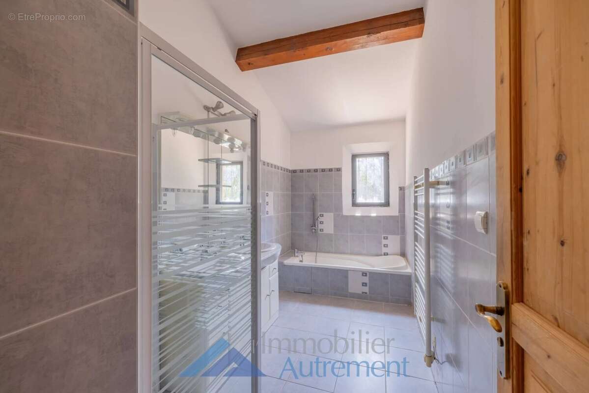 Maison à LE THOLONET