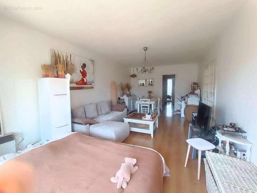 Appartement à SAINT-LAURENT-DU-VAR