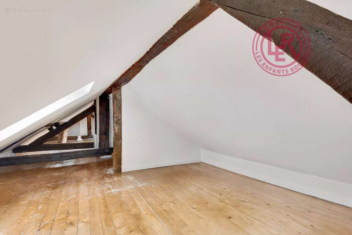 Appartement à PARIS-3E