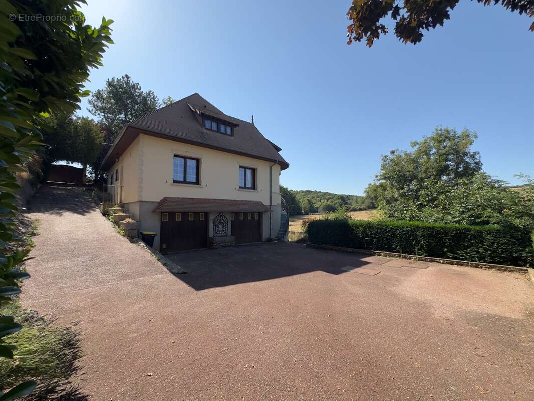 Maison 6 pièces avec terrain de 4 700 m² – Bord de rivière, belle vue sur la campagne – Bretteville-sur-Laize (14) - photo 15