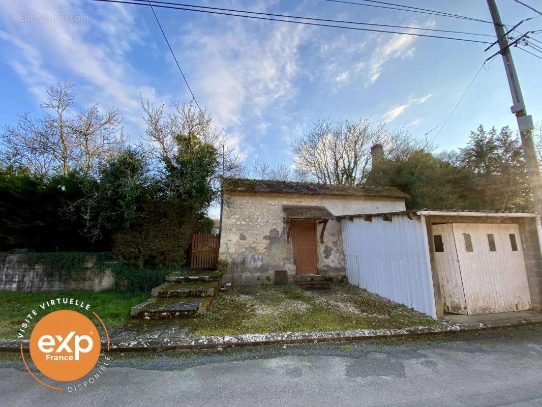 Maison à SAINT-FLOVIER